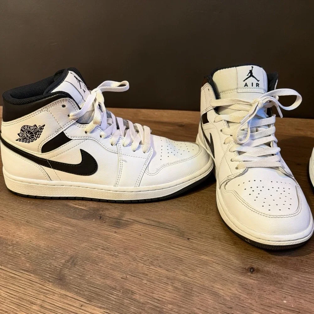 Nike Air Jordan 1 Mid Reverse Panda Mens 8.5 White Black DQ8426-132 Leather